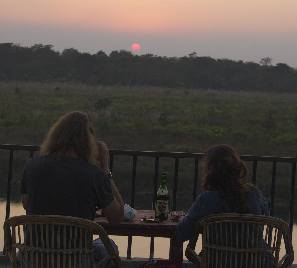 Jungle Sunset Camp Hotell Sauraha Exteriör bild