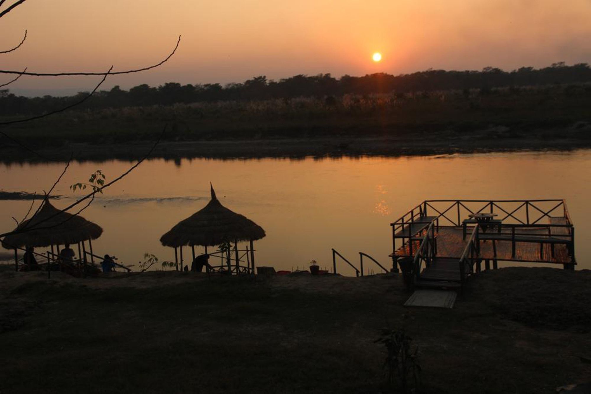 Jungle Sunset Camp Hotell Sauraha Exteriör bild