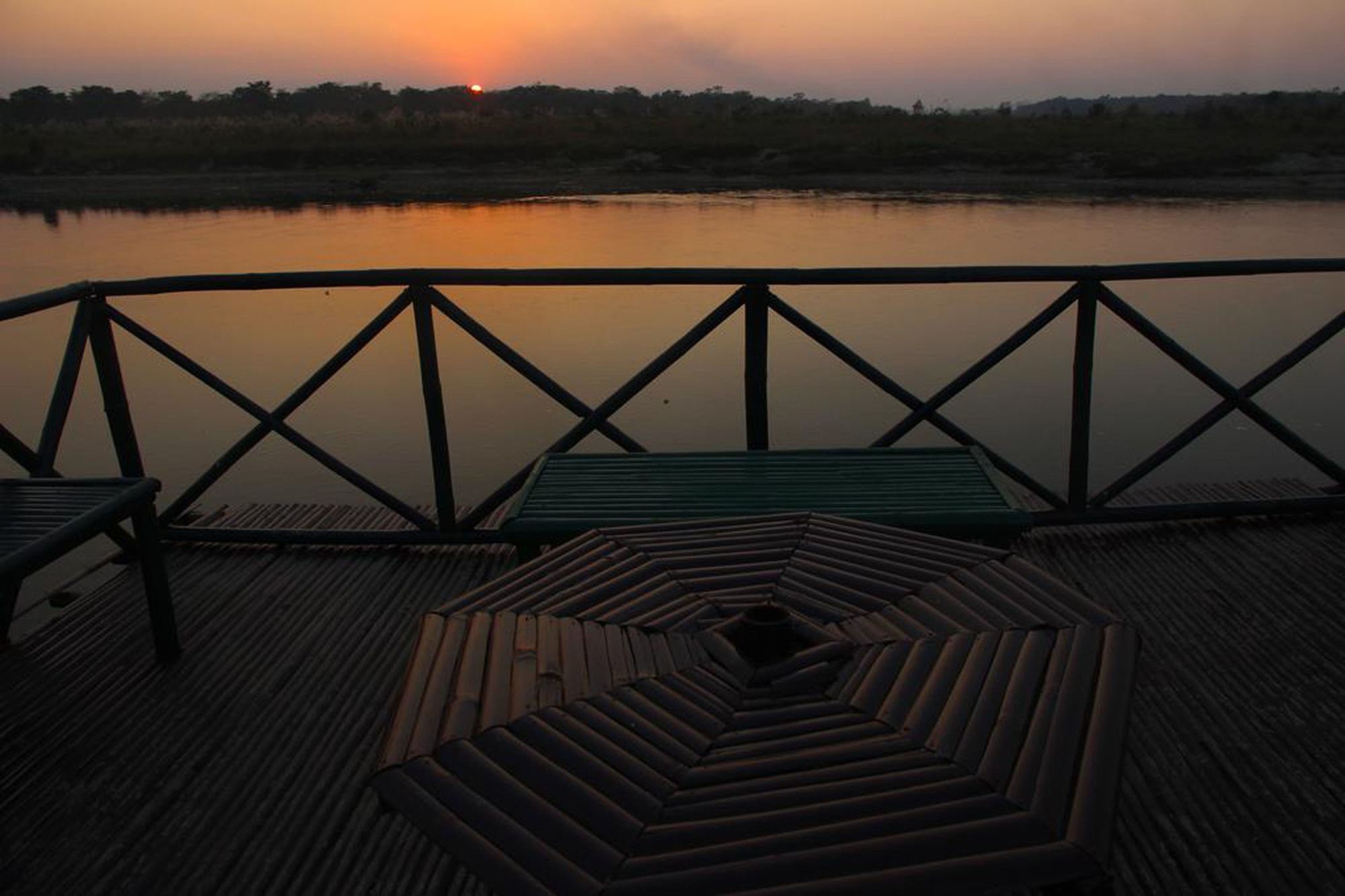 Jungle Sunset Camp Hotell Sauraha Exteriör bild