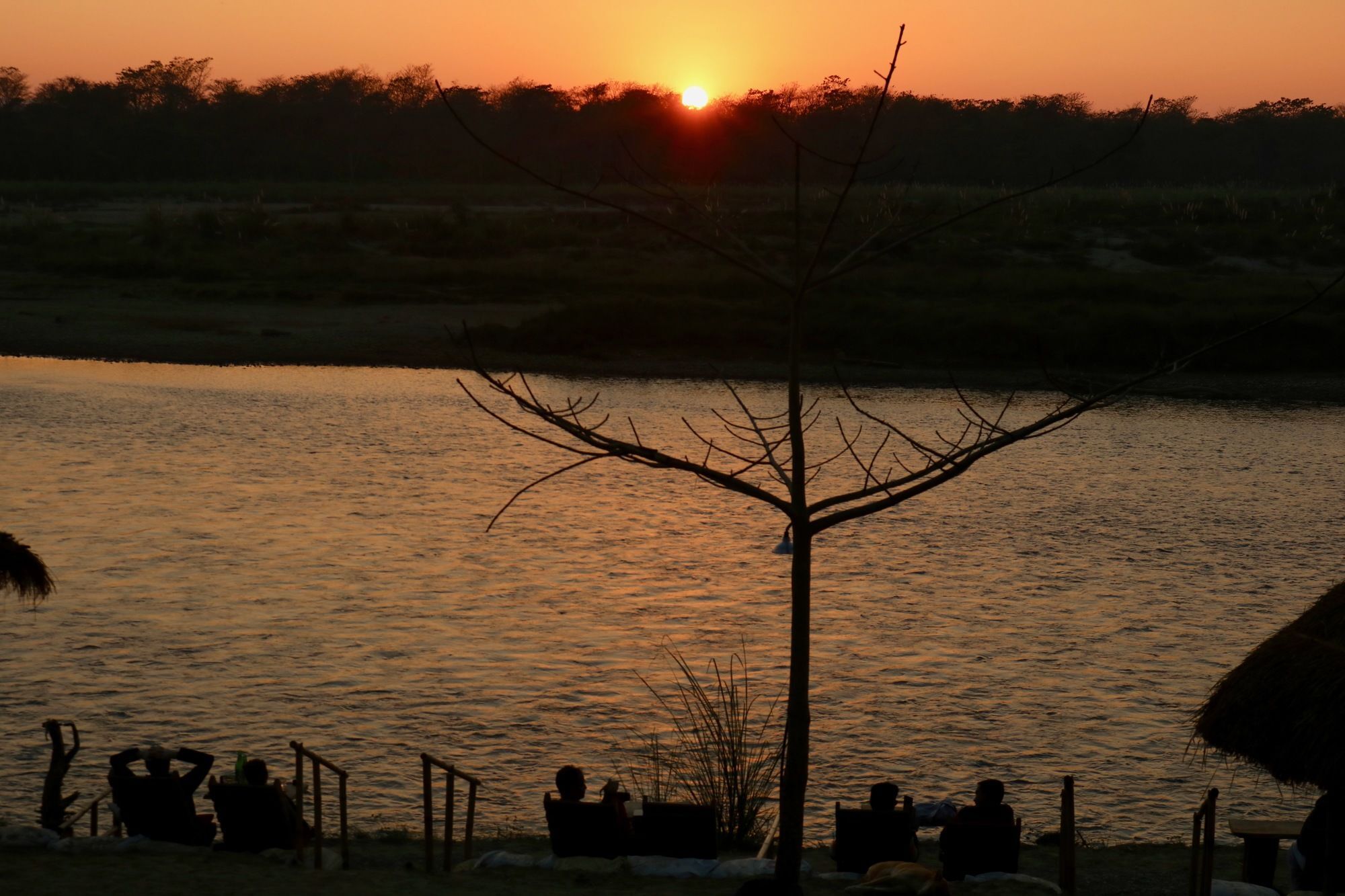 Jungle Sunset Camp Hotell Sauraha Exteriör bild