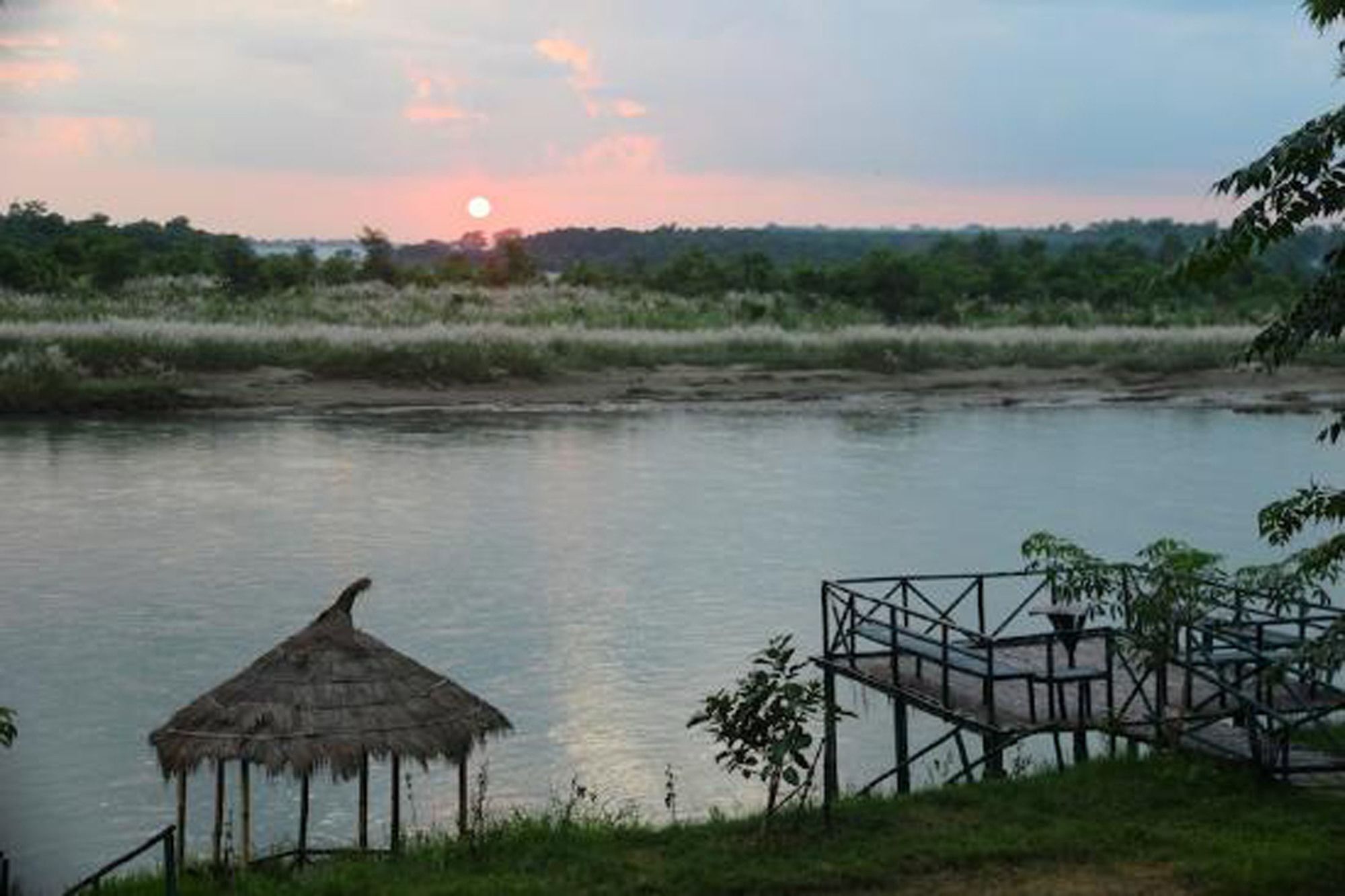Jungle Sunset Camp Hotell Sauraha Exteriör bild
